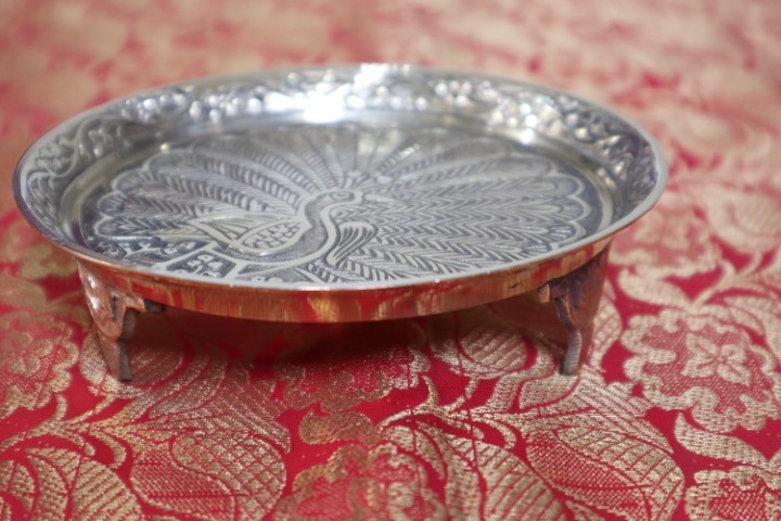 IDOL PIN PLATES/STAND  SIZE 13CM/5 INCH