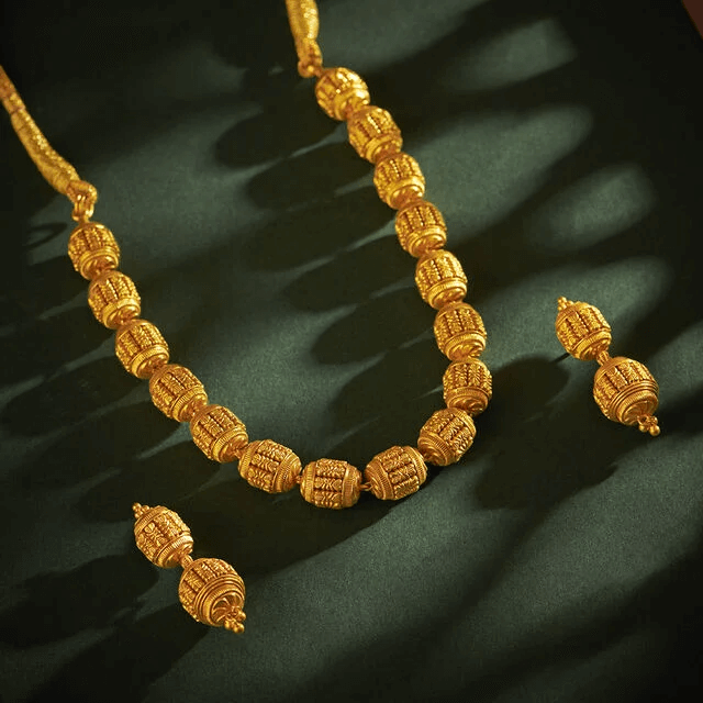 Striking Carved Beads Traditional Necklace Set
