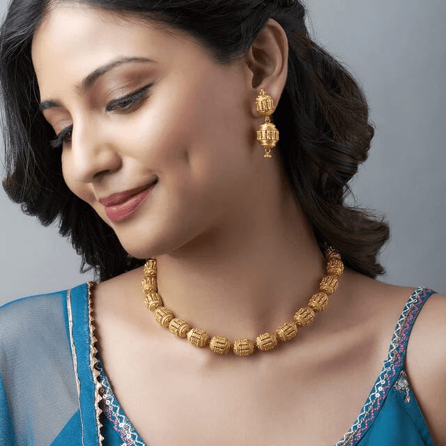 Striking Carved Beads Traditional Necklace Set