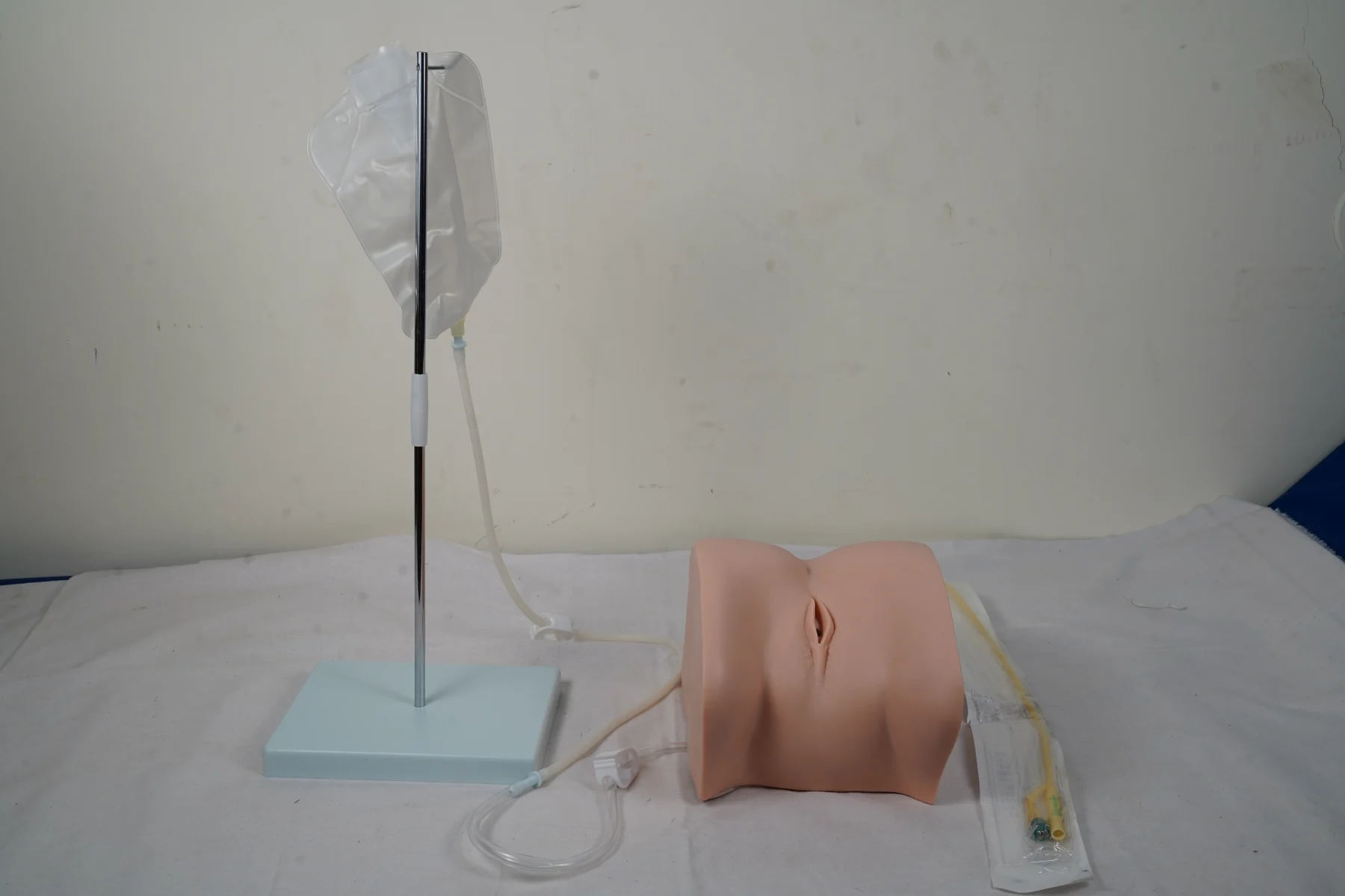 Simple Female Urethral Catheterization Simulator